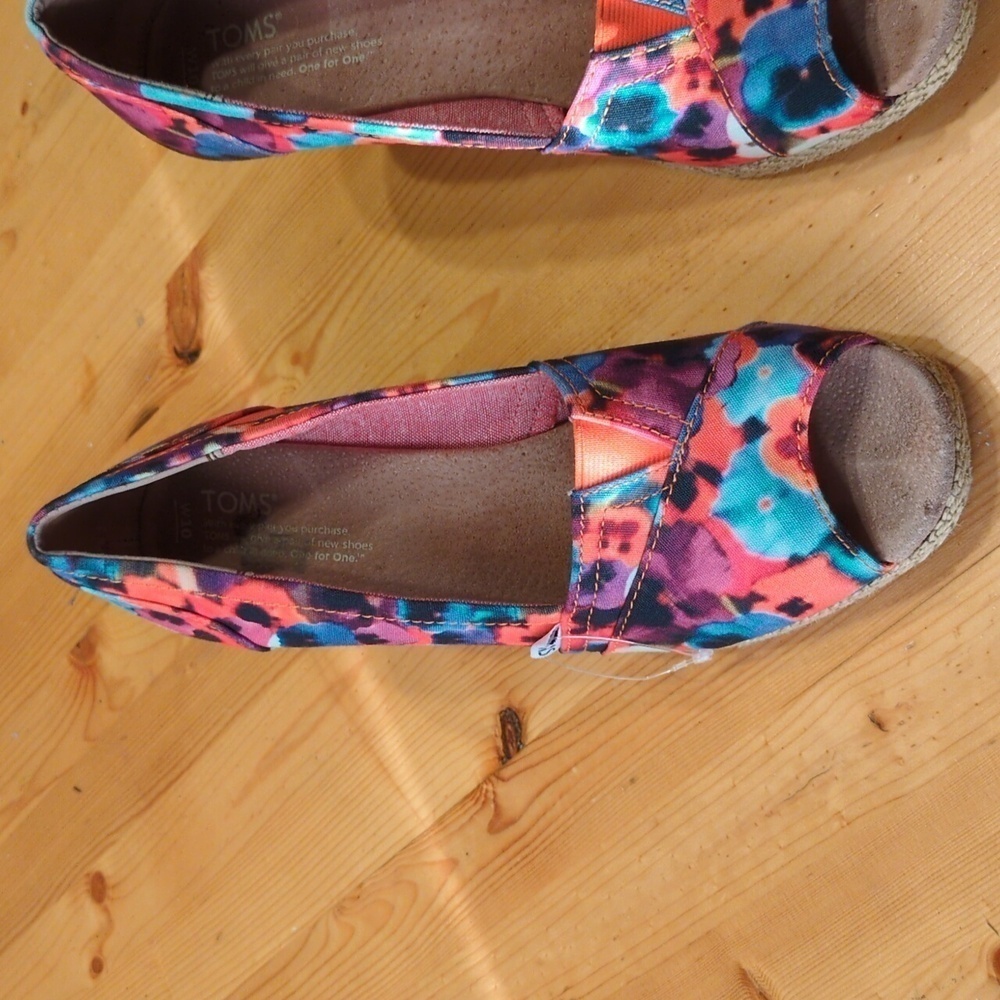 Step into Summer with Toms Oahu Espadrille: Perfect Blend of Style and Comfort - Picture 6 of 15